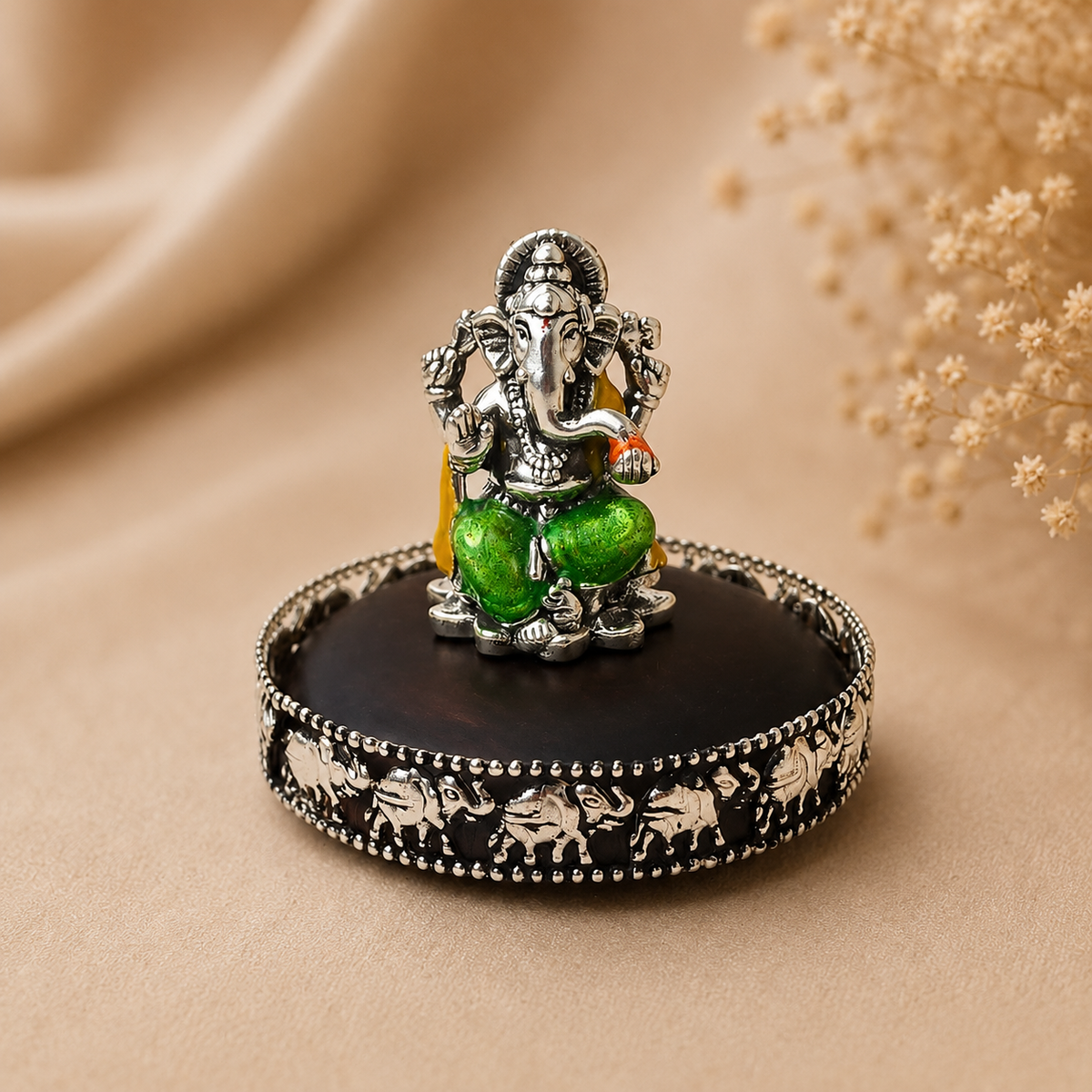 Gaja Vrutta With idol