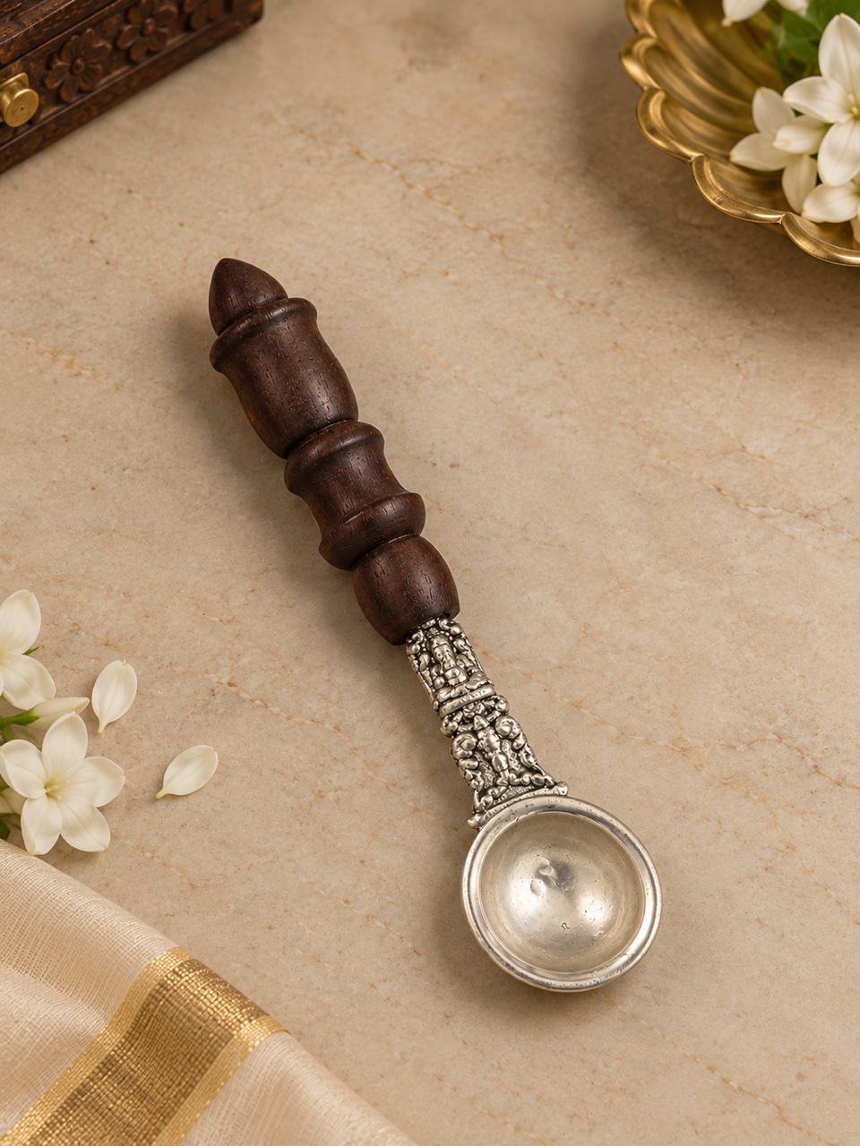 Uddharni Spoon