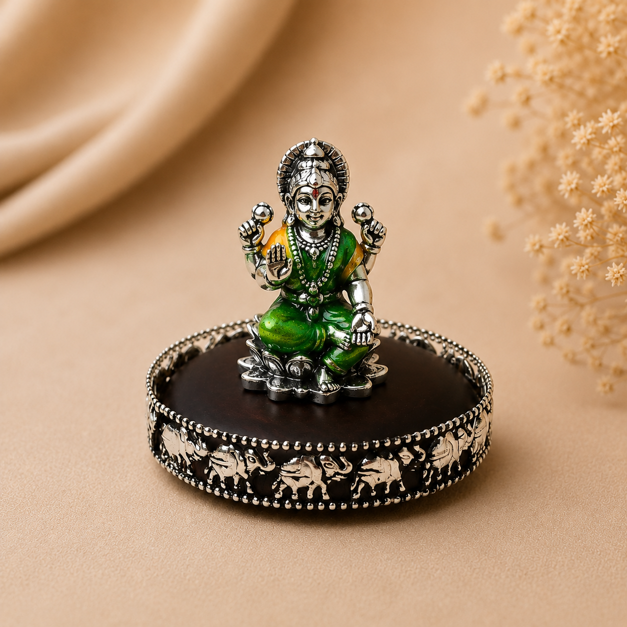 Gaja Vrutta With idol